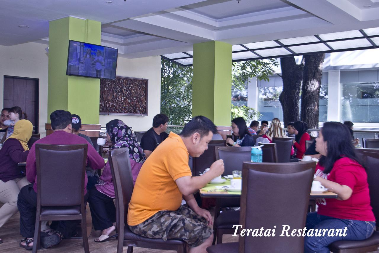 Green Batara Hotel Бандунг Экстерьер фото