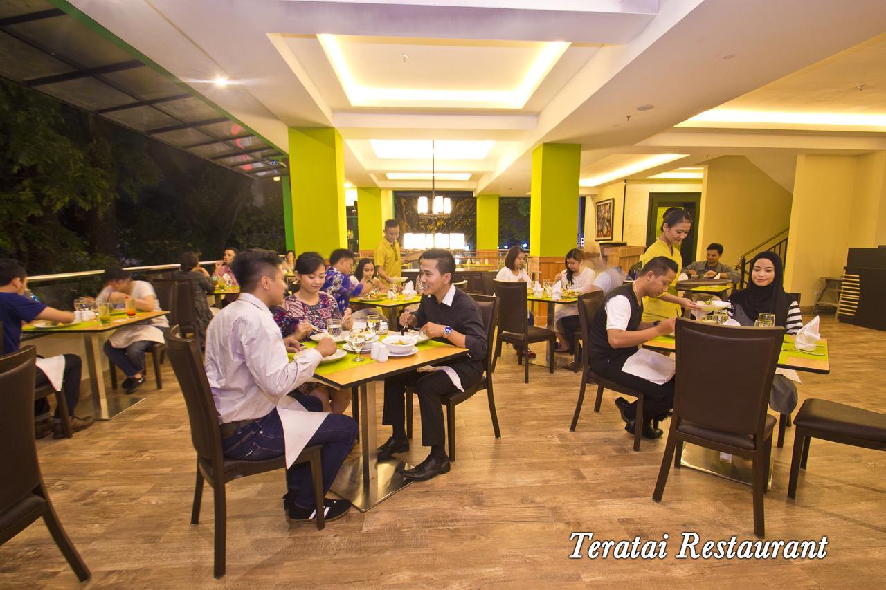 Green Batara Hotel Бандунг Экстерьер фото