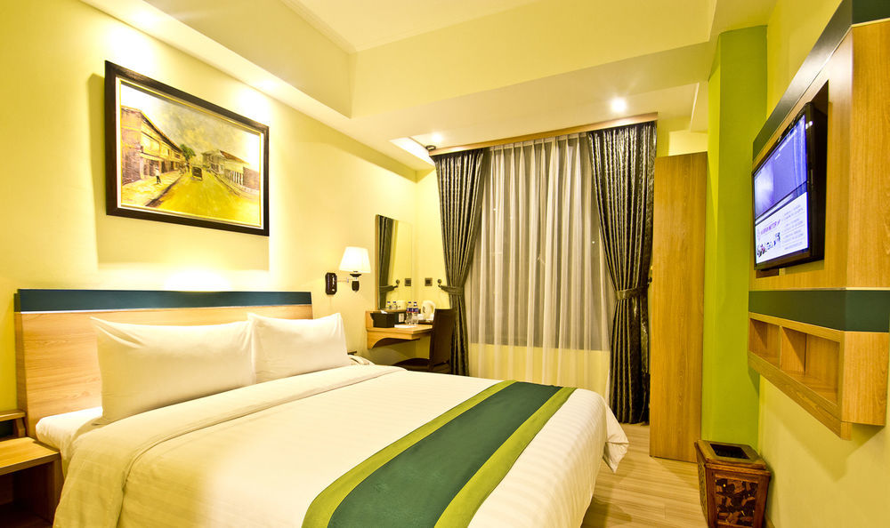 Green Batara Hotel Бандунг Экстерьер фото