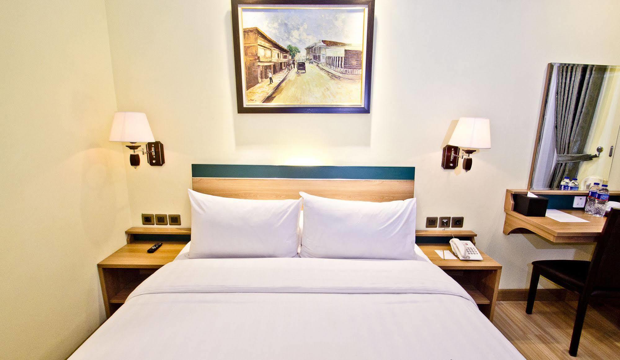 Green Batara Hotel Бандунг Экстерьер фото