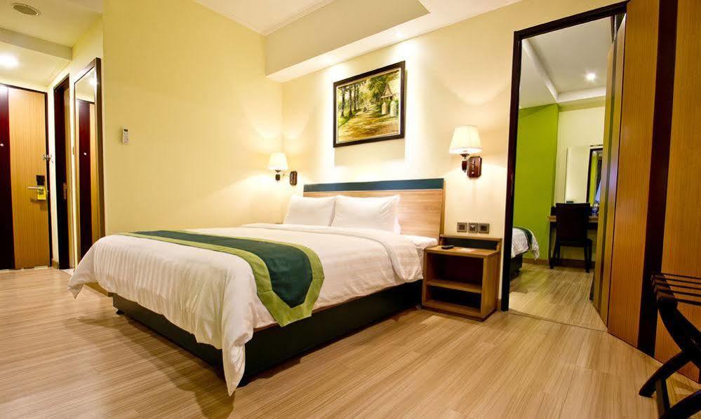 Green Batara Hotel Бандунг Экстерьер фото
